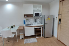 06_kitchen_zone_with_small_island