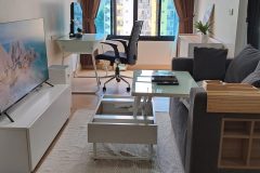 16_living_room_with_adjustable_table-scaled
